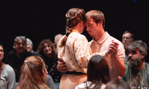 Cicle de teatre Llogaret escènic. Espectacle IAIA de Mambo Project