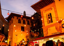 Gran Mercado de Navidad en el Pueblo Español: Magia, Artesanía y Nieve Artificial